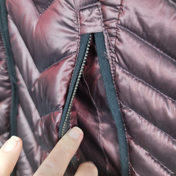 Calvin Klein Plum Puffer Vest size S - Picture 2 of 9